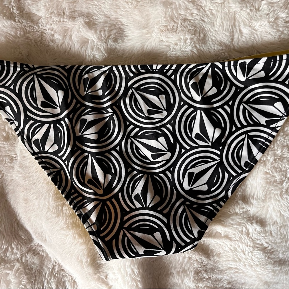 Volcom swim bottom size S/M